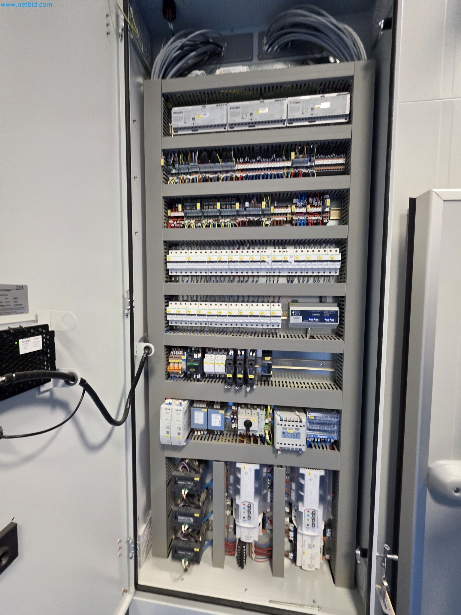 Maschinen und Laborausstattung eines Unternehmens für den Anbau von medizinischem Cannabis-4