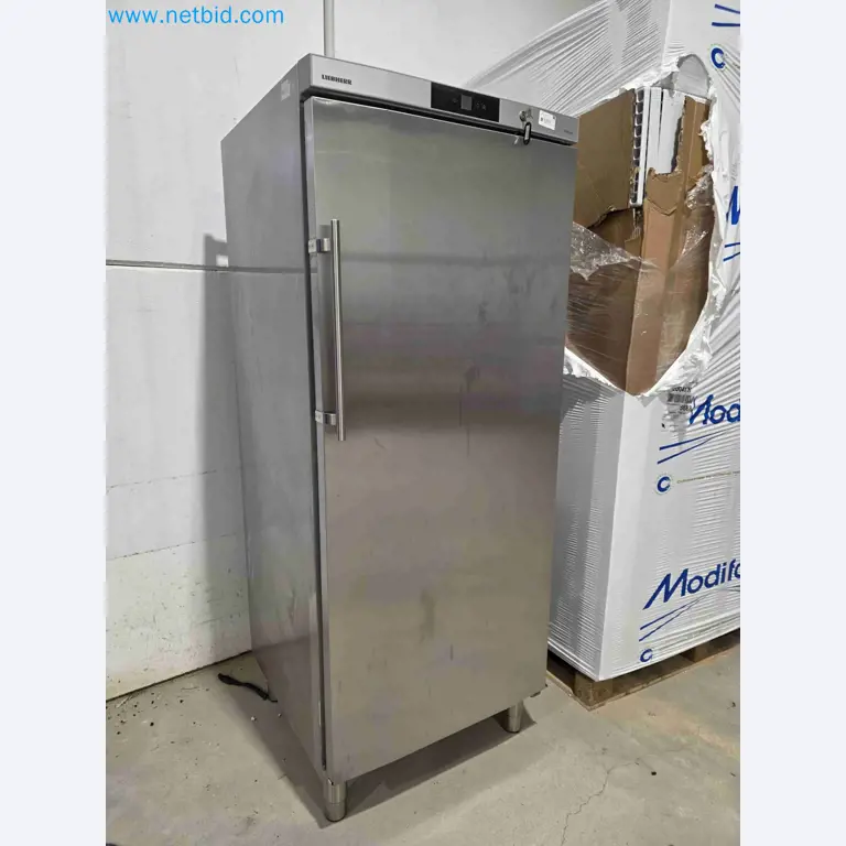 Maschinen und Laborausstattung eines Unternehmens für die In-vitro-Kultivierung von Pflanzen und Pflanzenarten-1