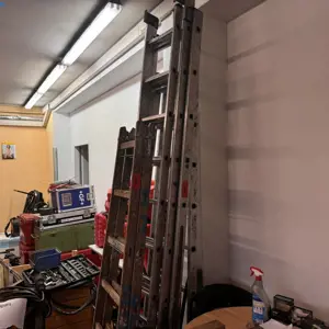 Aluminum sliding ladder