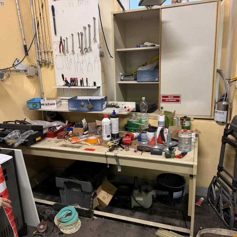 Workbench (work table)