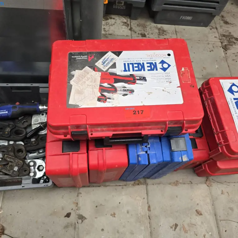 2 Battery-powered pressing machines NOVOPRESS ACO203XL