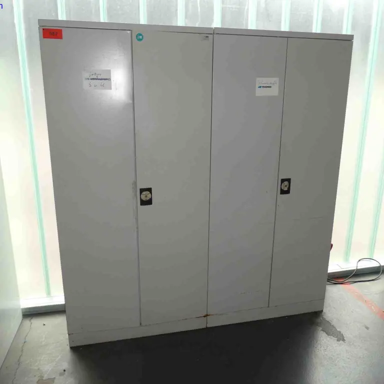 2 Metal cabinets