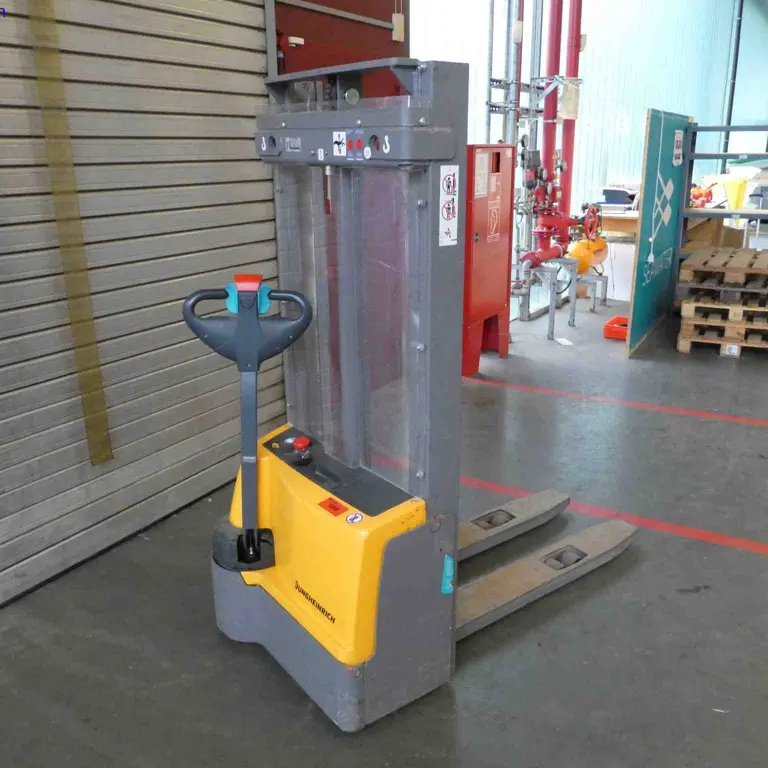 Electric Drawbar High-Lift Pallet Truck (to be released at a later date) Jungheinrich EJC M10