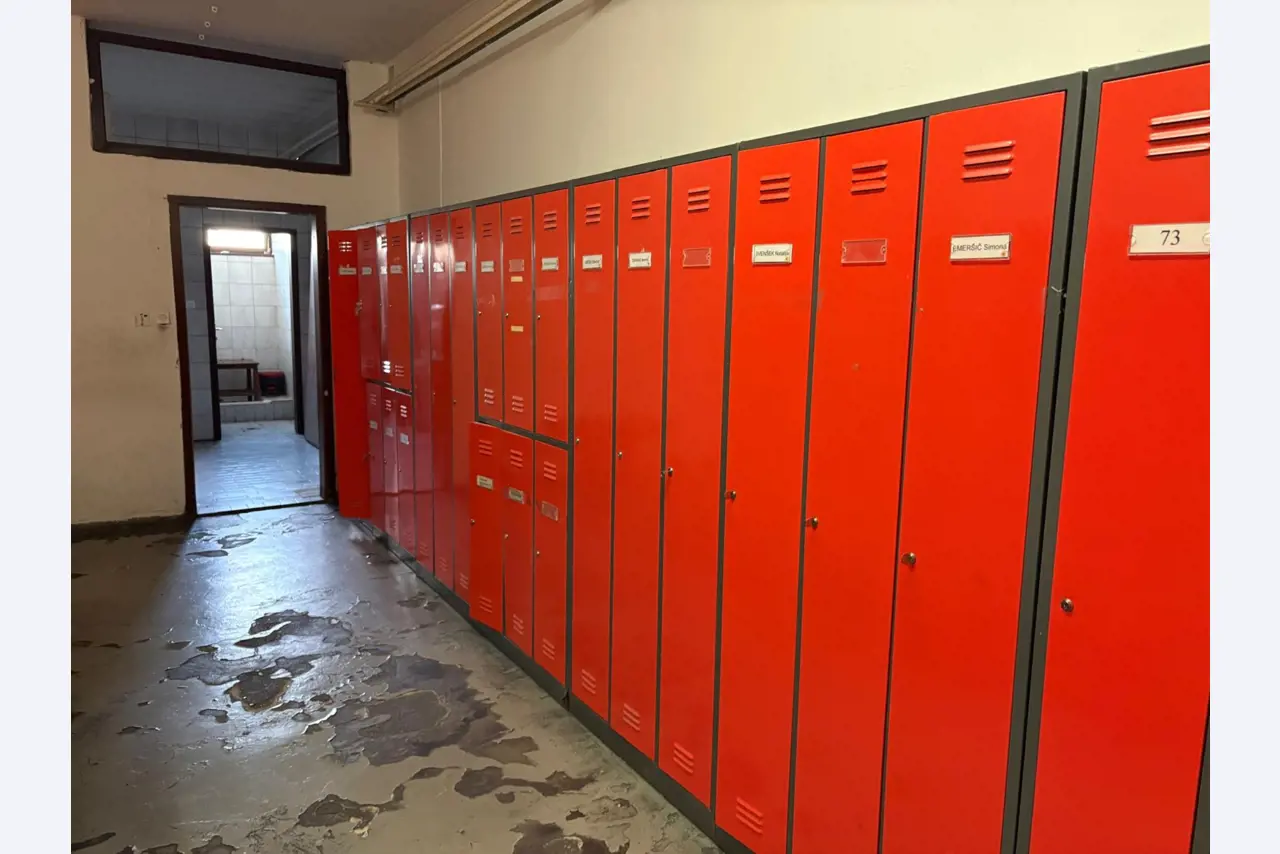 Instalaciones industriales, maquinaria y bienes inmuebles de AGIS Technologies Ptuj-13