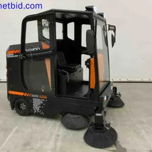 Zametací stroj na parkovišti Daewoo DAS100