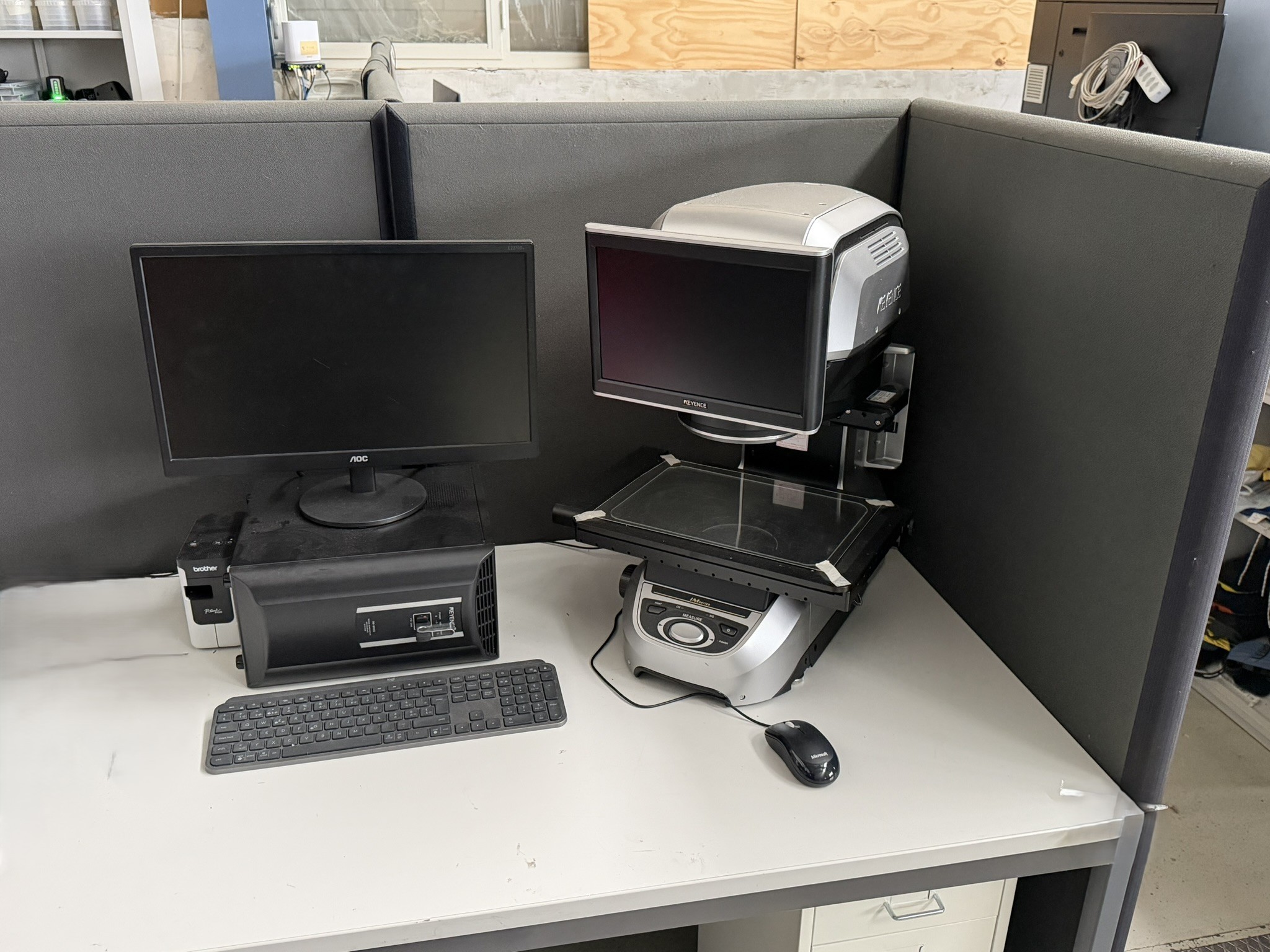 Digitální měřicí projektor z úpadku ve Švýcarsku-1