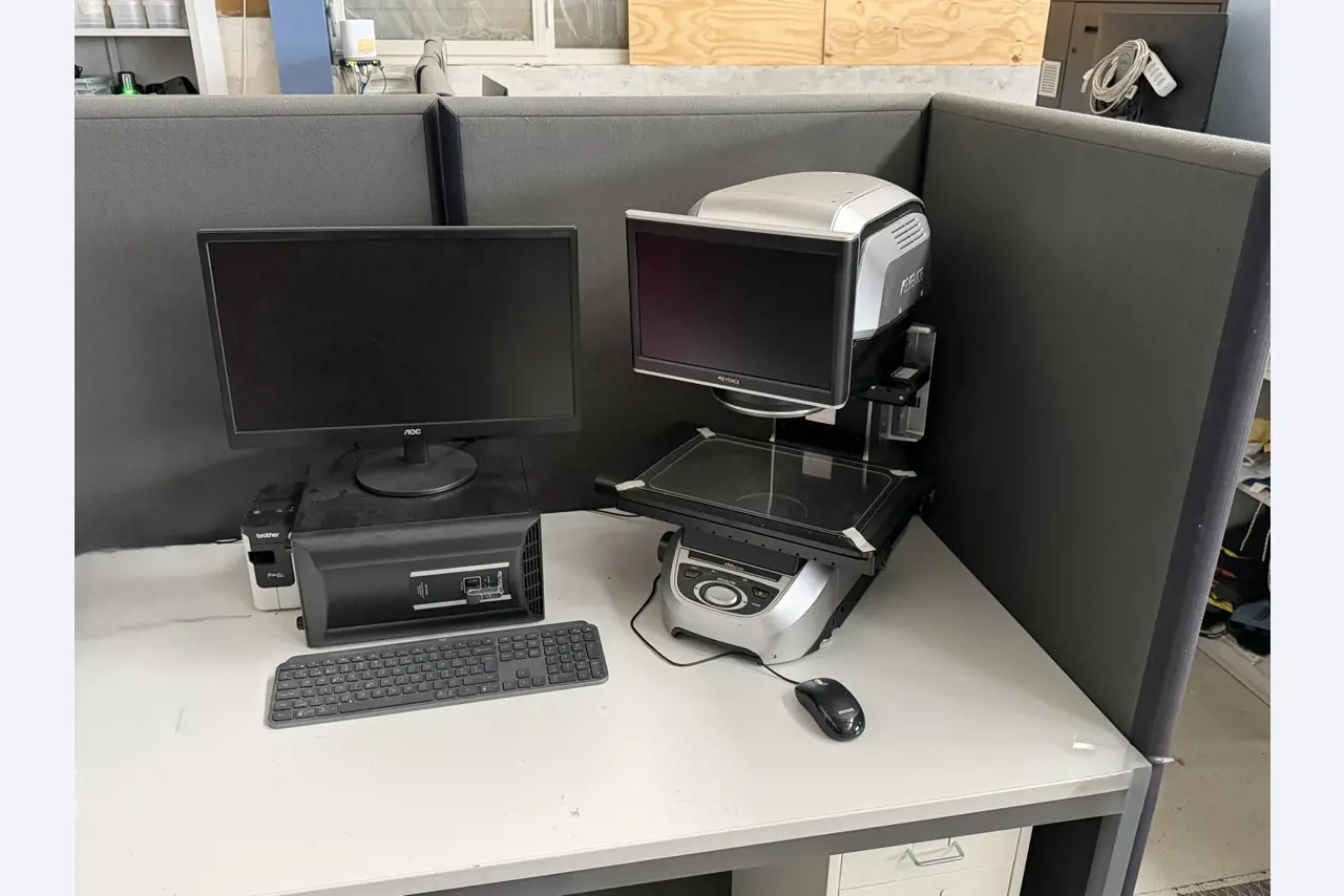 Digitální měřicí projektor z úpadku ve Švýcarsku-1