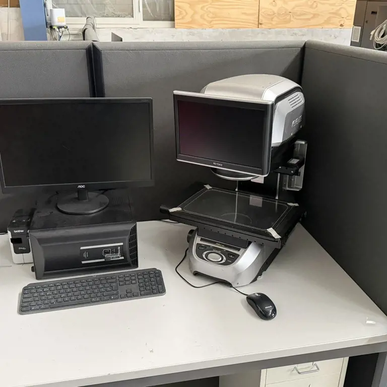 Digitalni merilni projektor Keyence IM-8000