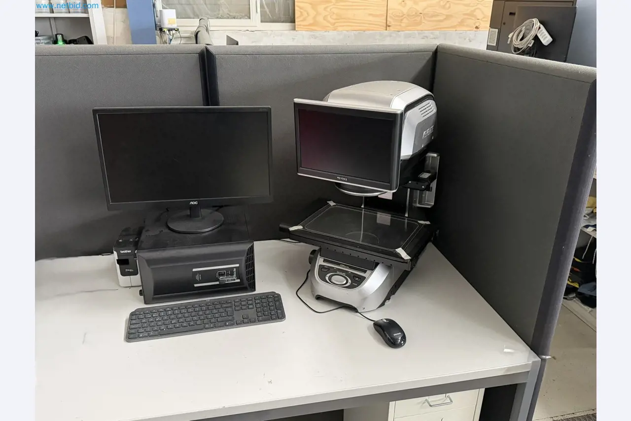 Digitalni merilni projektor iz stečaja v Švici-1