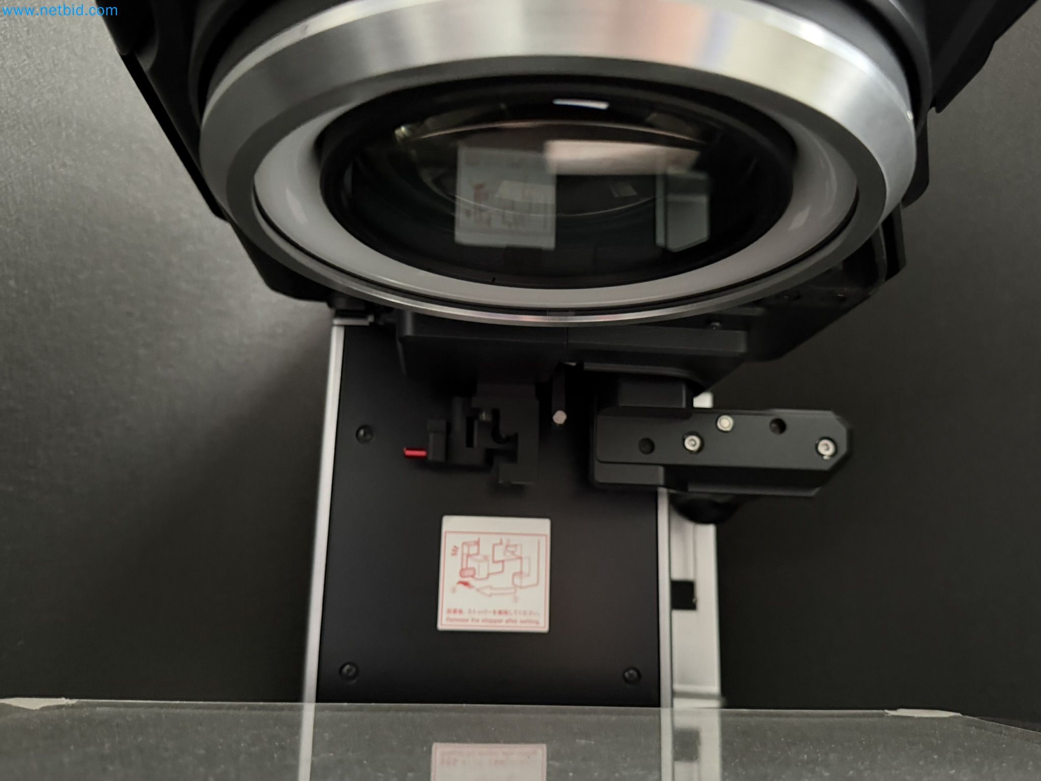 Digitální měřicí projektor z úpadku ve Švýcarsku-4