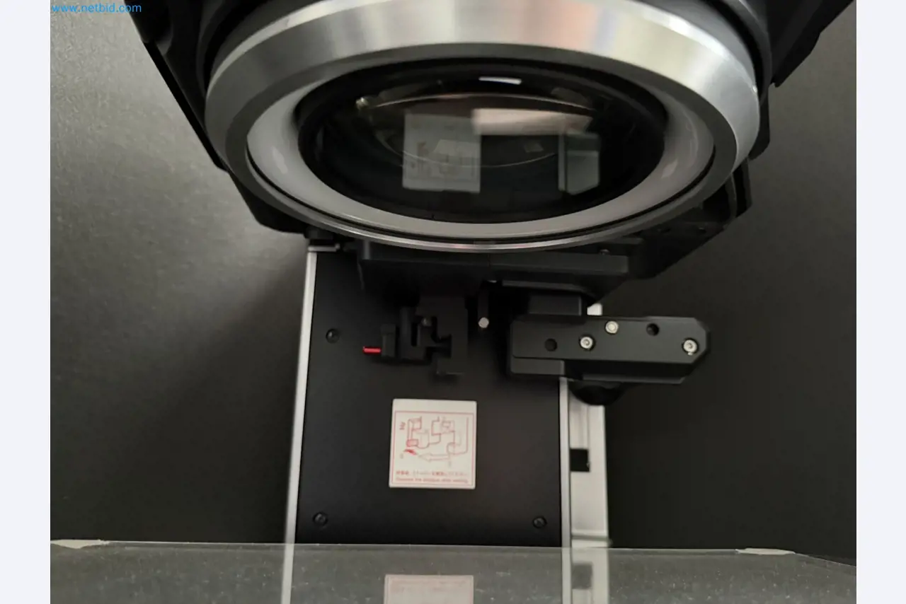 Digitalni merilni projektor iz stečaja v Švici-4