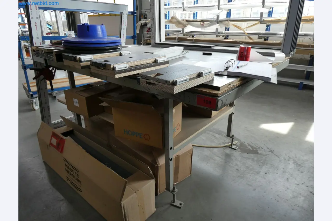 Machines pour la fabrication de fenêtres et de portes en plastique-1
