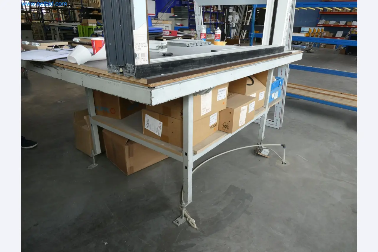 Machines pour la fabrication de fenêtres et de portes en plastique-2