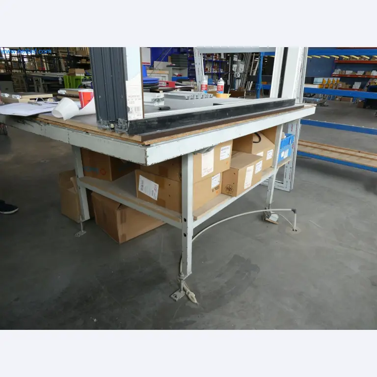 Machines pour la fabrication de fenêtres et de portes en plastique-2