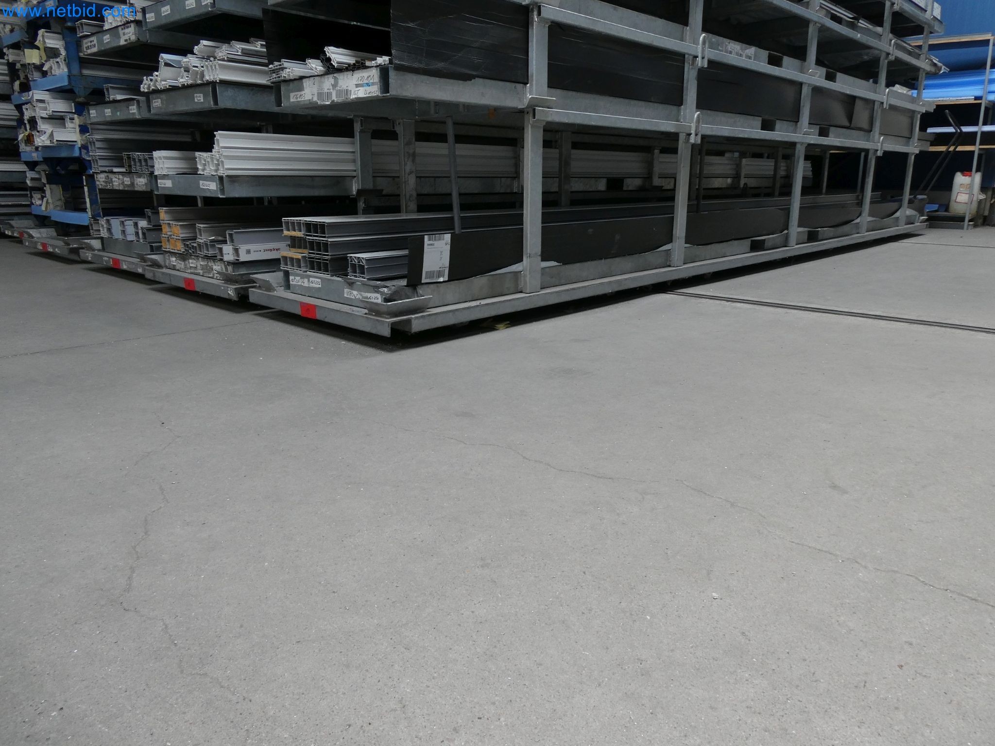 Machines pour la fabrication de fenêtres et de portes en plastique-1