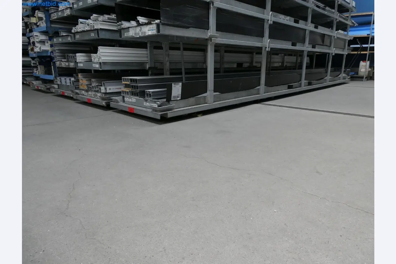 Machines pour la fabrication de fenêtres et de portes en plastique-1