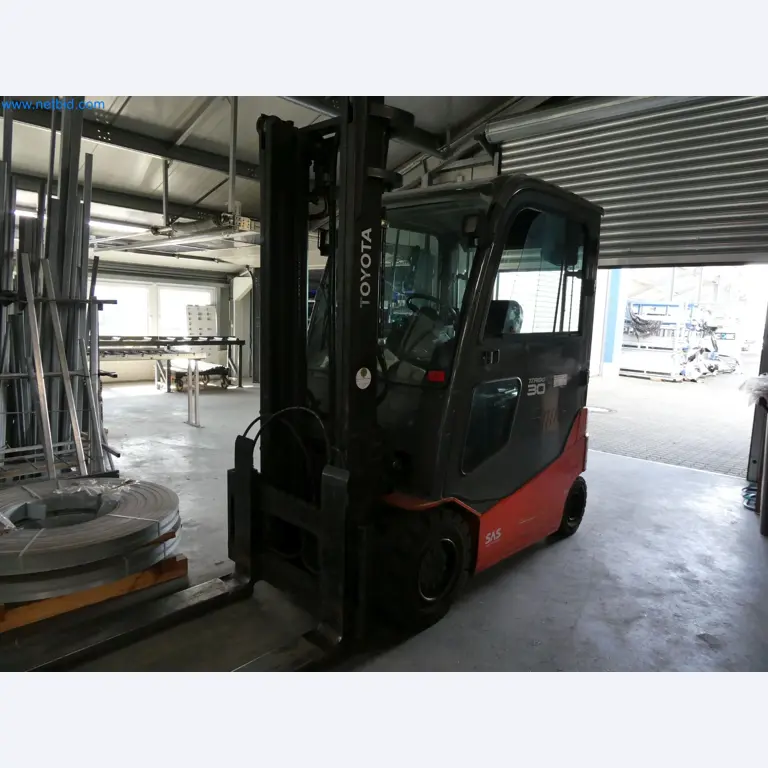 Machines pour la fabrication de fenêtres et de portes en plastique-14