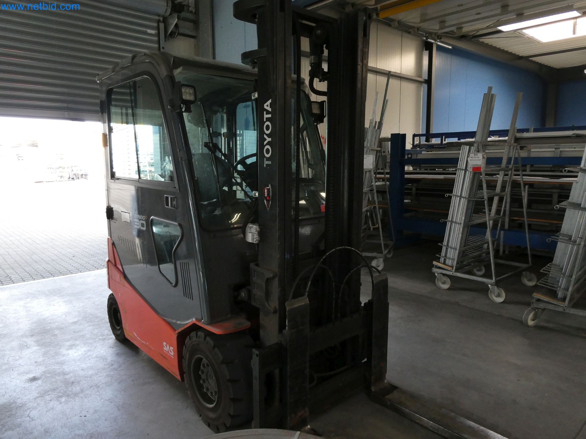 Machines pour la fabrication de fenêtres et de portes en plastique-1