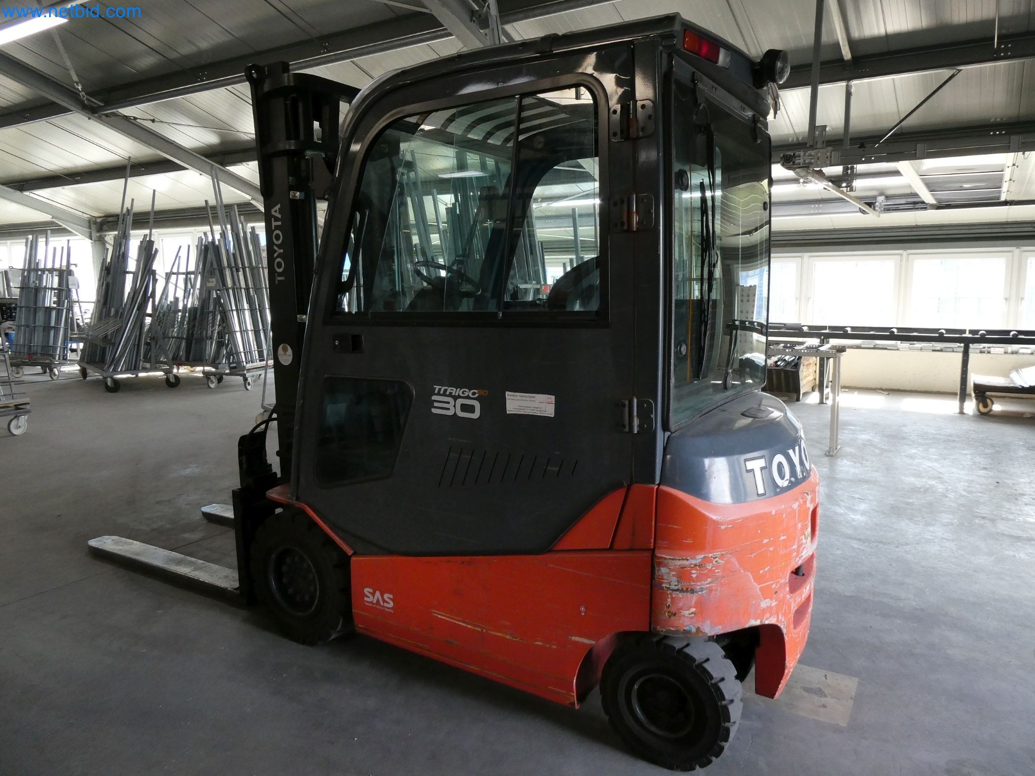Machines pour la fabrication de fenêtres et de portes en plastique-2