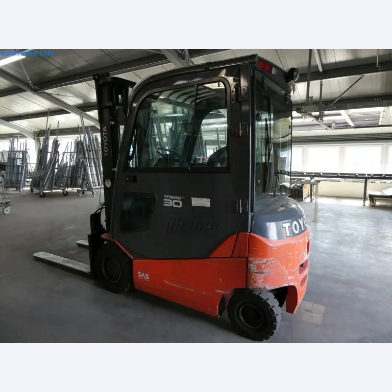 Machines pour la fabrication de fenêtres et de portes en plastique-2
