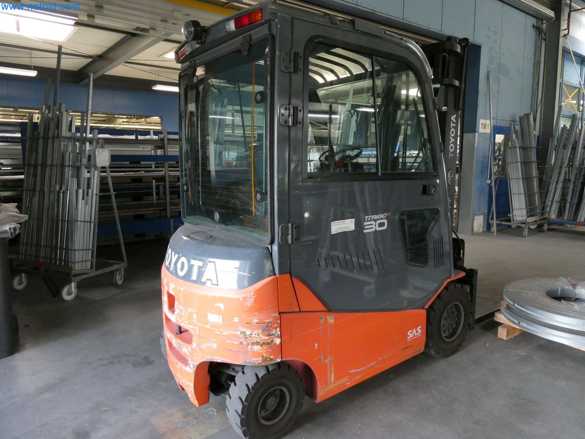 Machines pour la fabrication de fenêtres et de portes en plastique-3