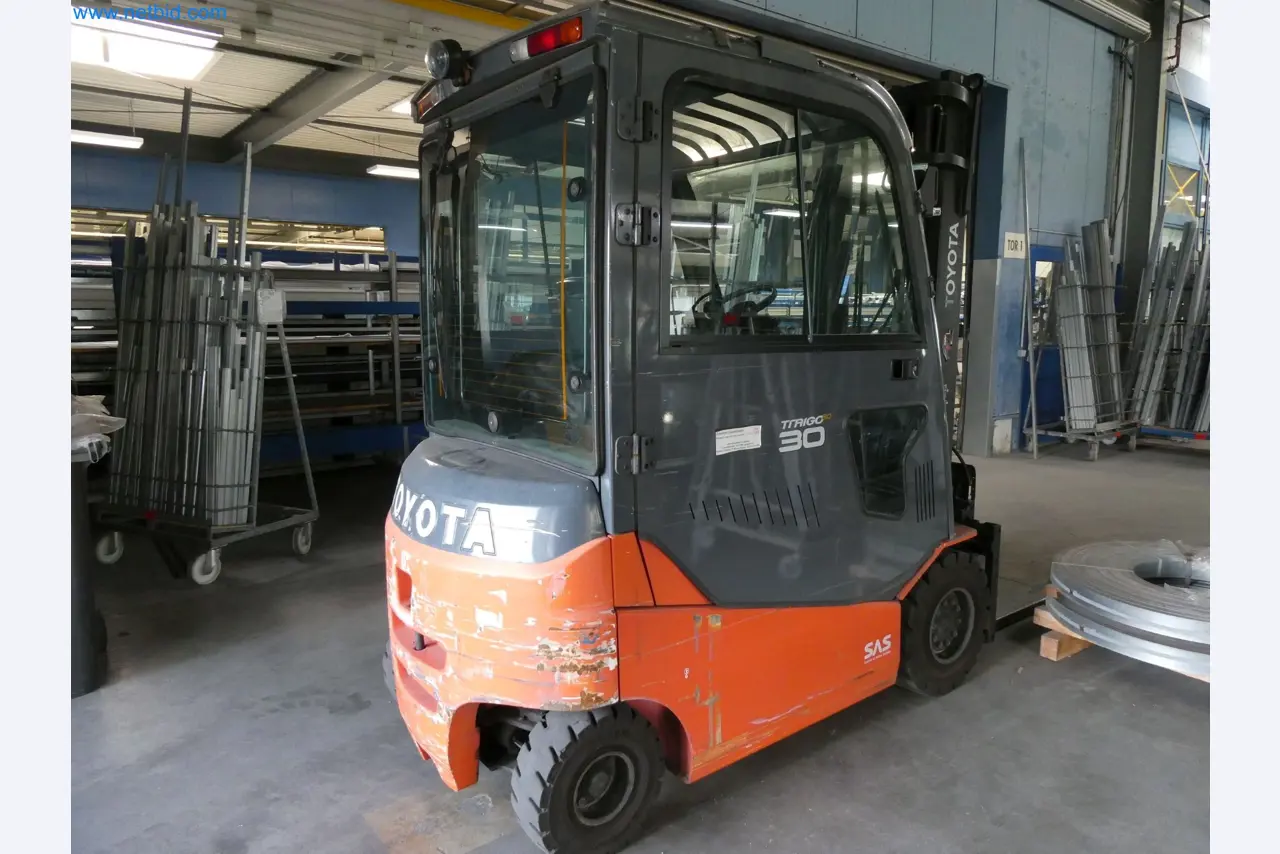Machines pour la fabrication de fenêtres et de portes en plastique-3