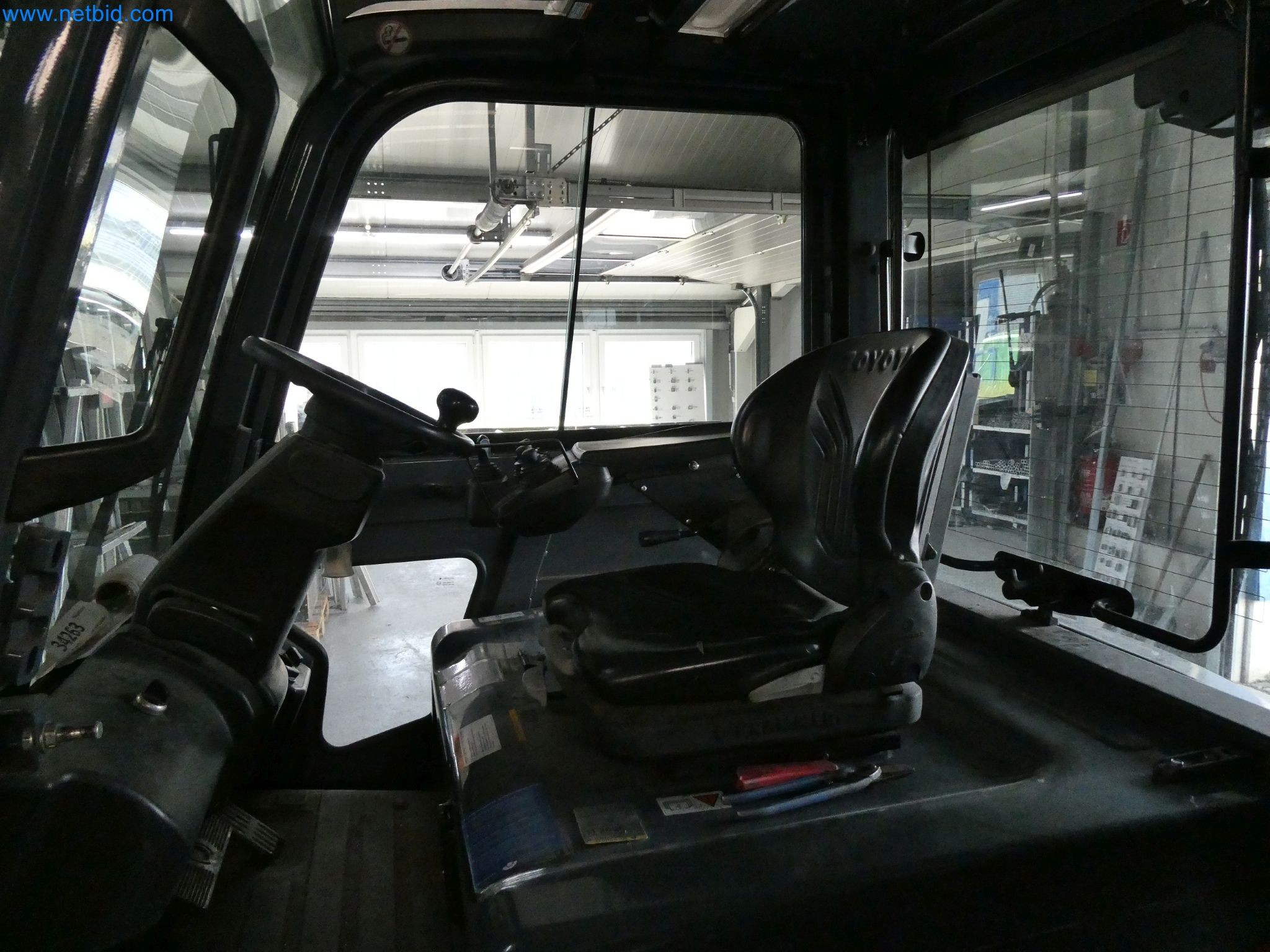 Machines pour la fabrication de fenêtres et de portes en plastique-7