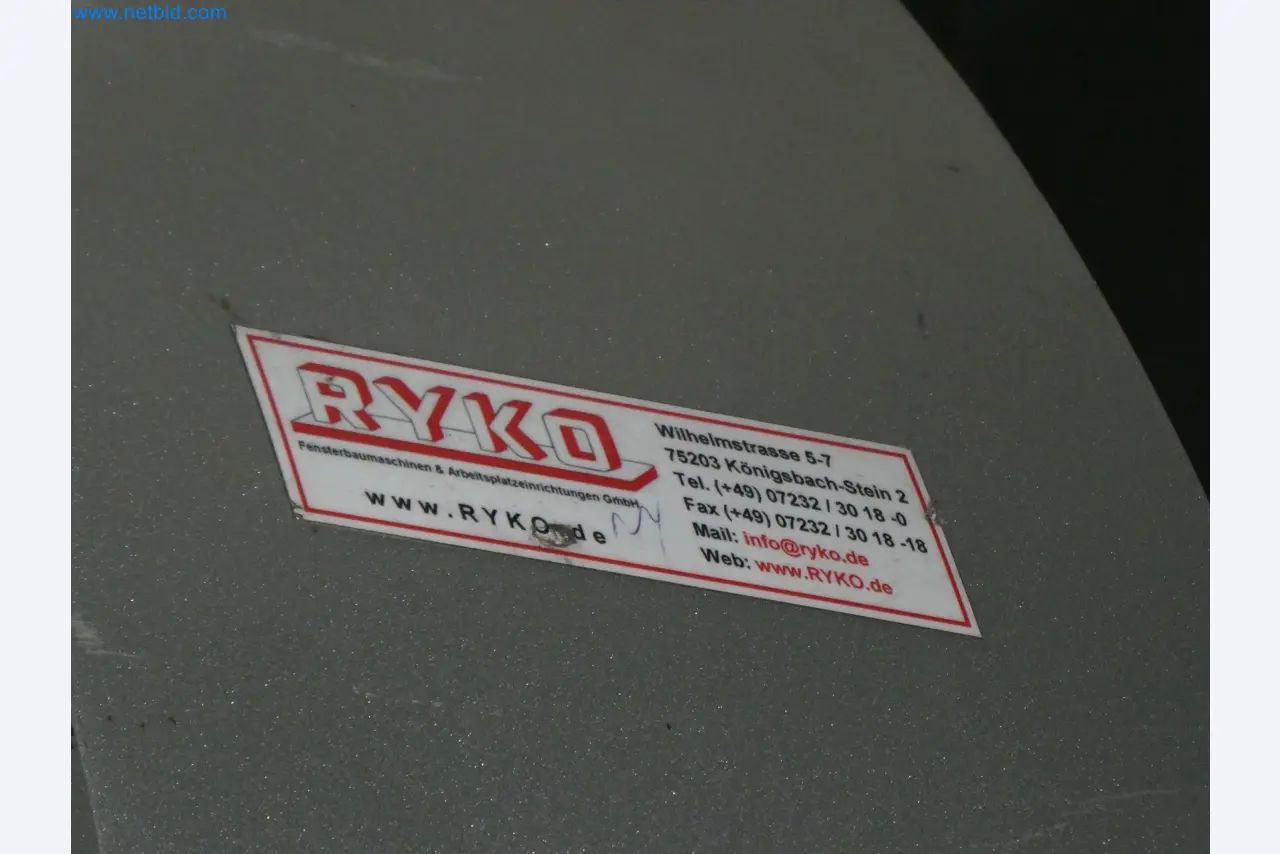 Stroje na výrobu plastových oken a dveří-1
