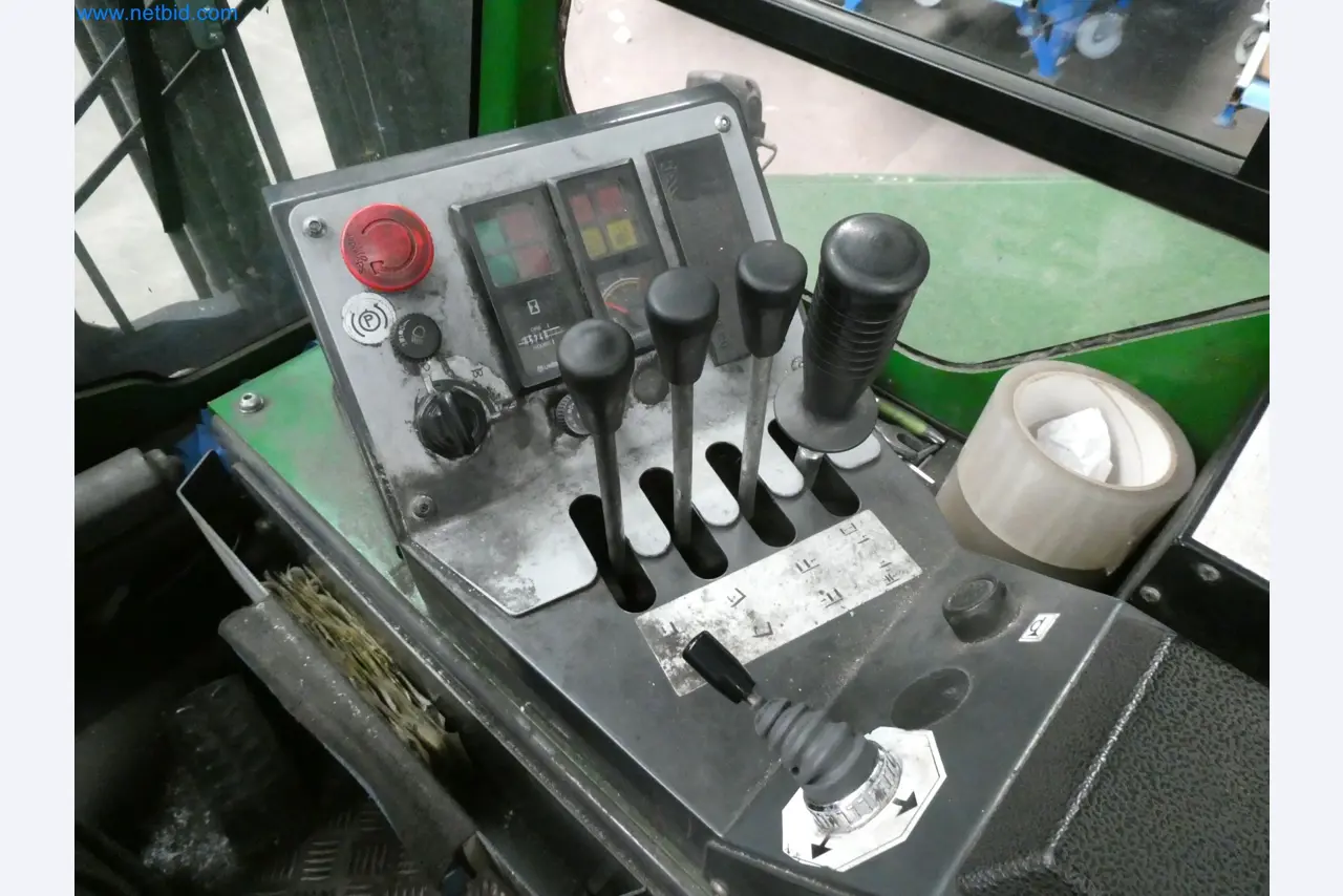 Machines pour la fabrication de fenêtres et de portes en plastique-11
