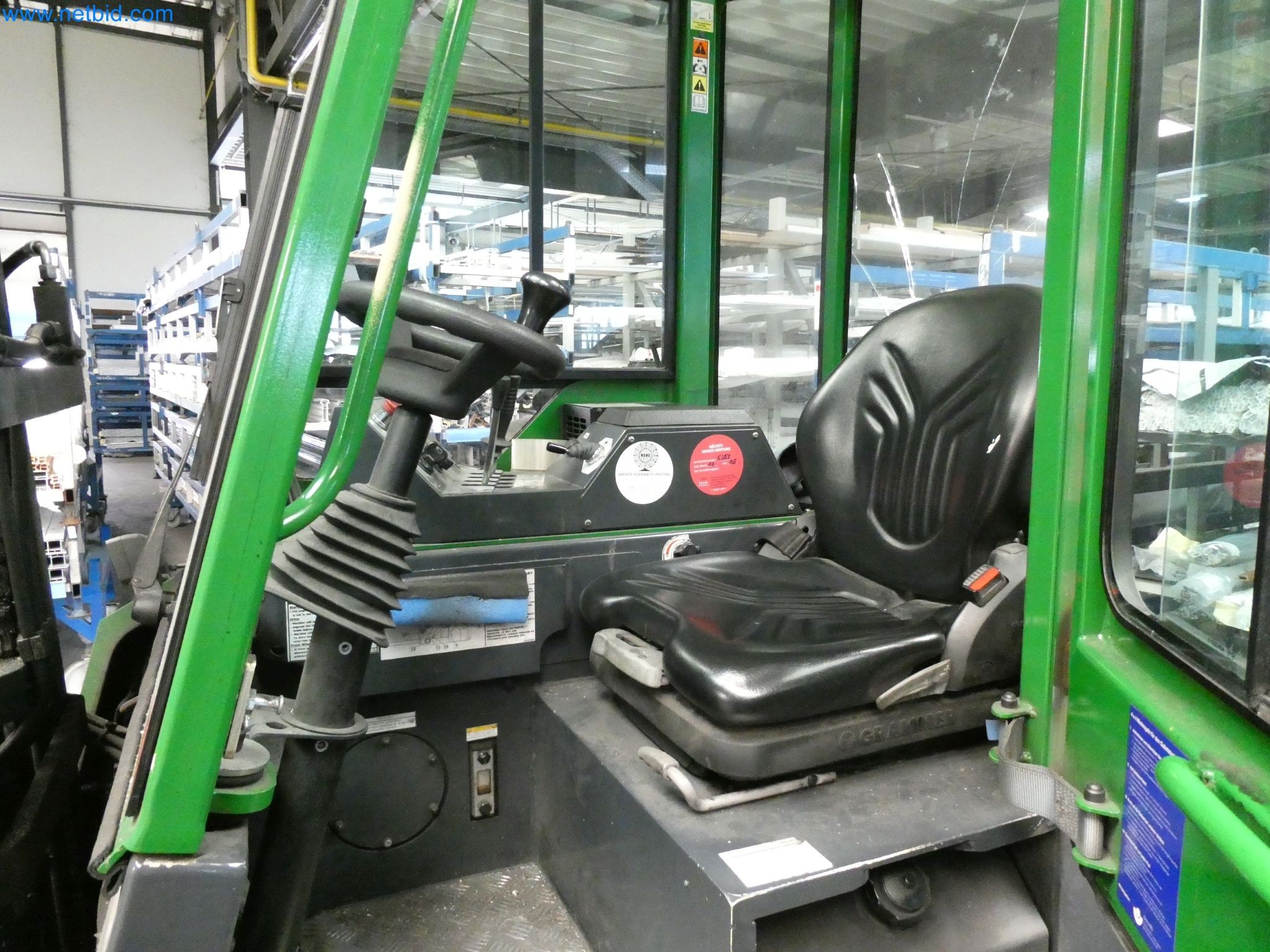Machines pour la fabrication de fenêtres et de portes en plastique-12