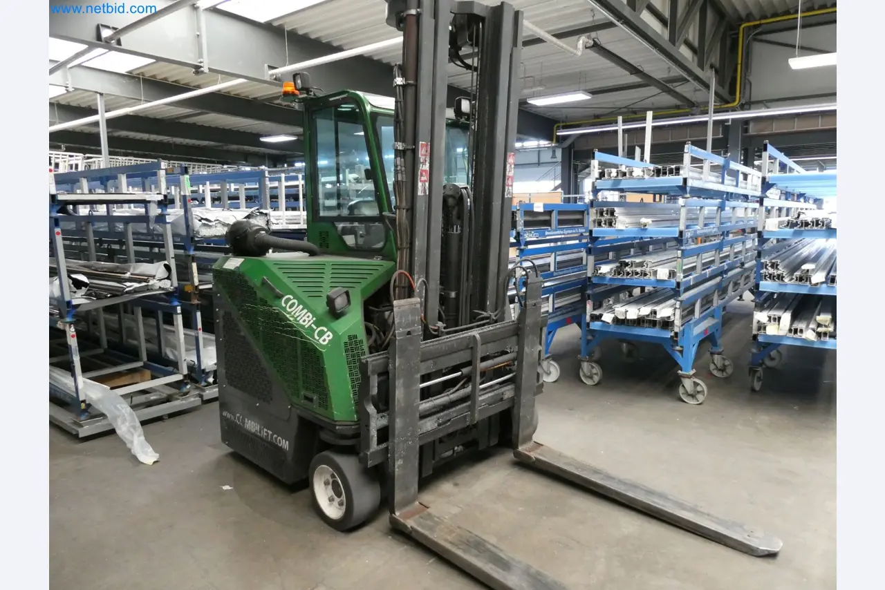 Machines pour la fabrication de fenêtres et de portes en plastique-1