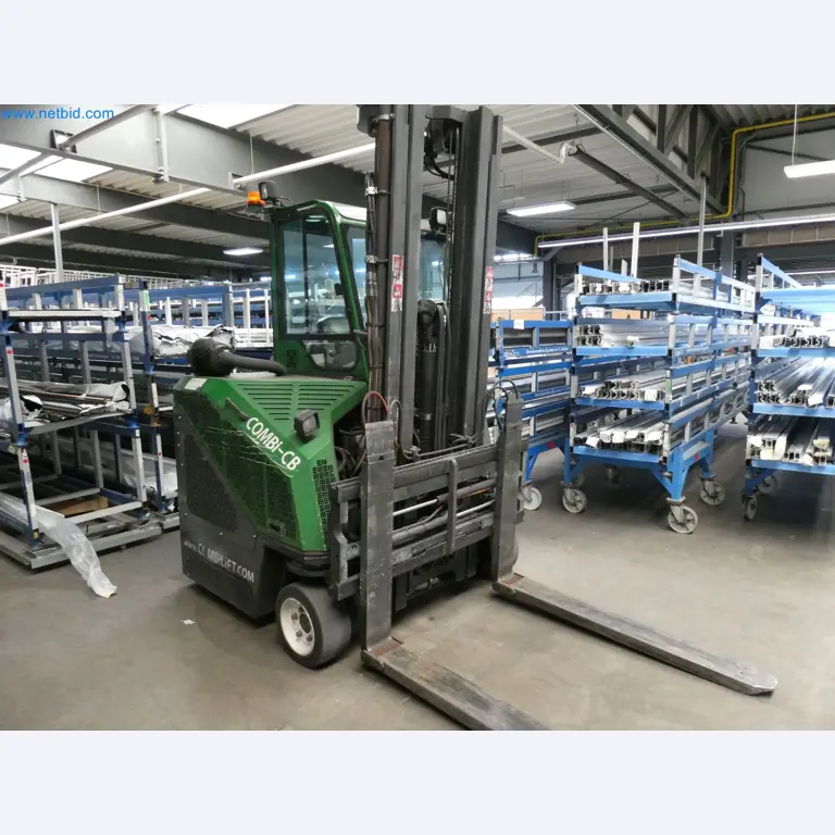 Machines pour la fabrication de fenêtres et de portes en plastique-1