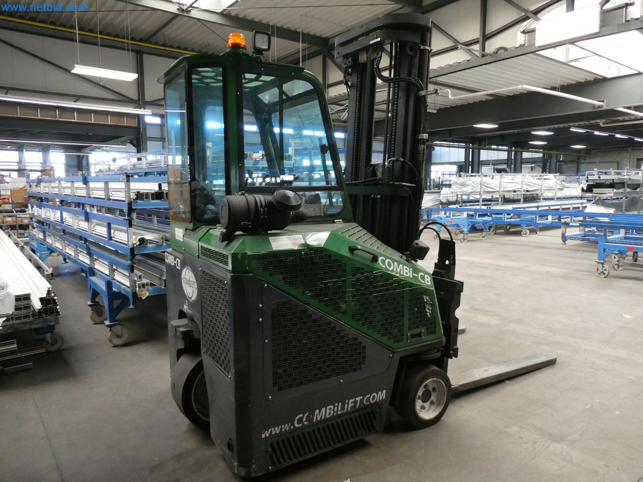 Machines pour la fabrication de fenêtres et de portes en plastique-2