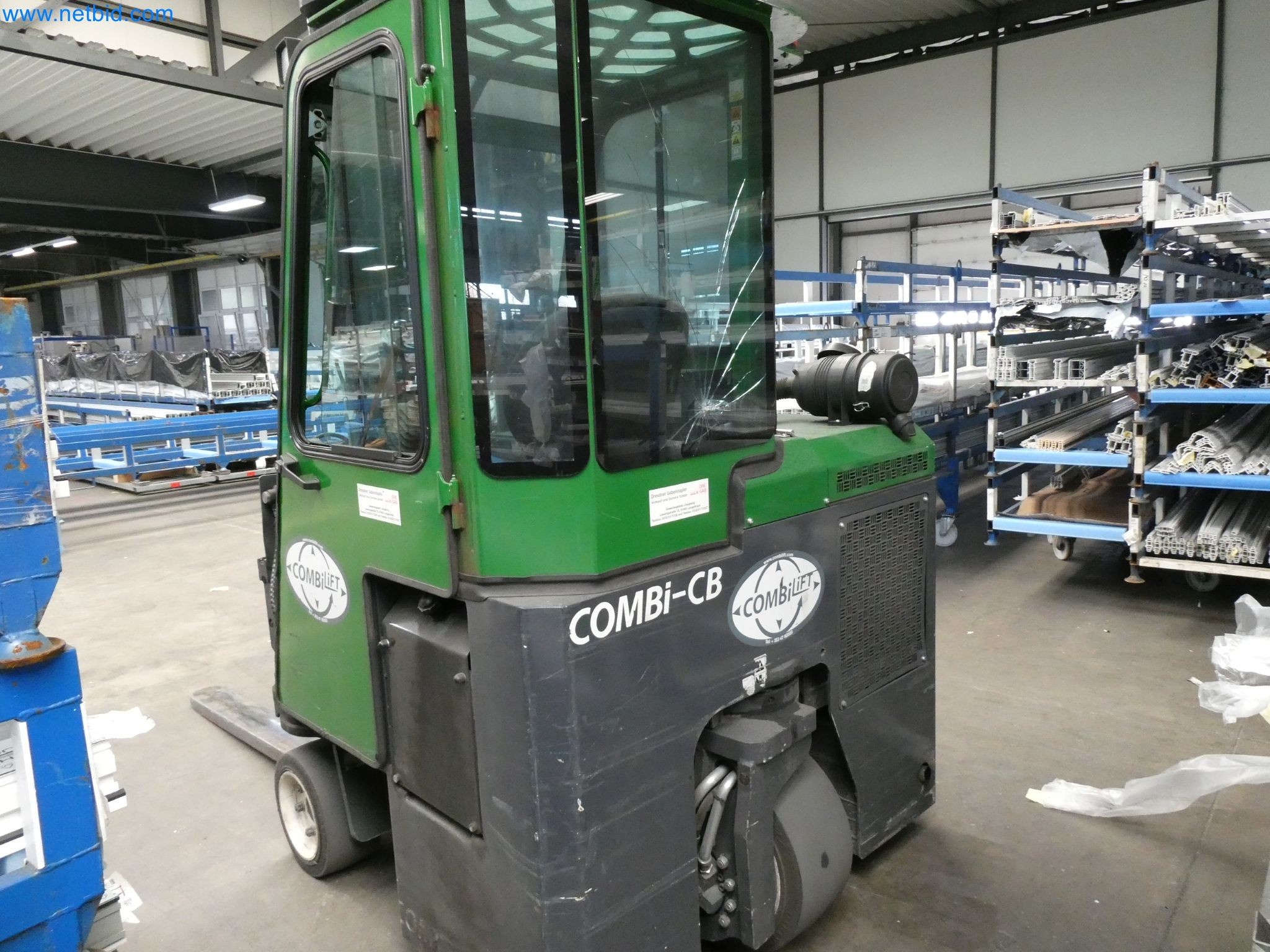Machines pour la fabrication de fenêtres et de portes en plastique-3