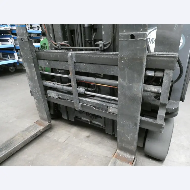Machines pour la fabrication de fenêtres et de portes en plastique-6