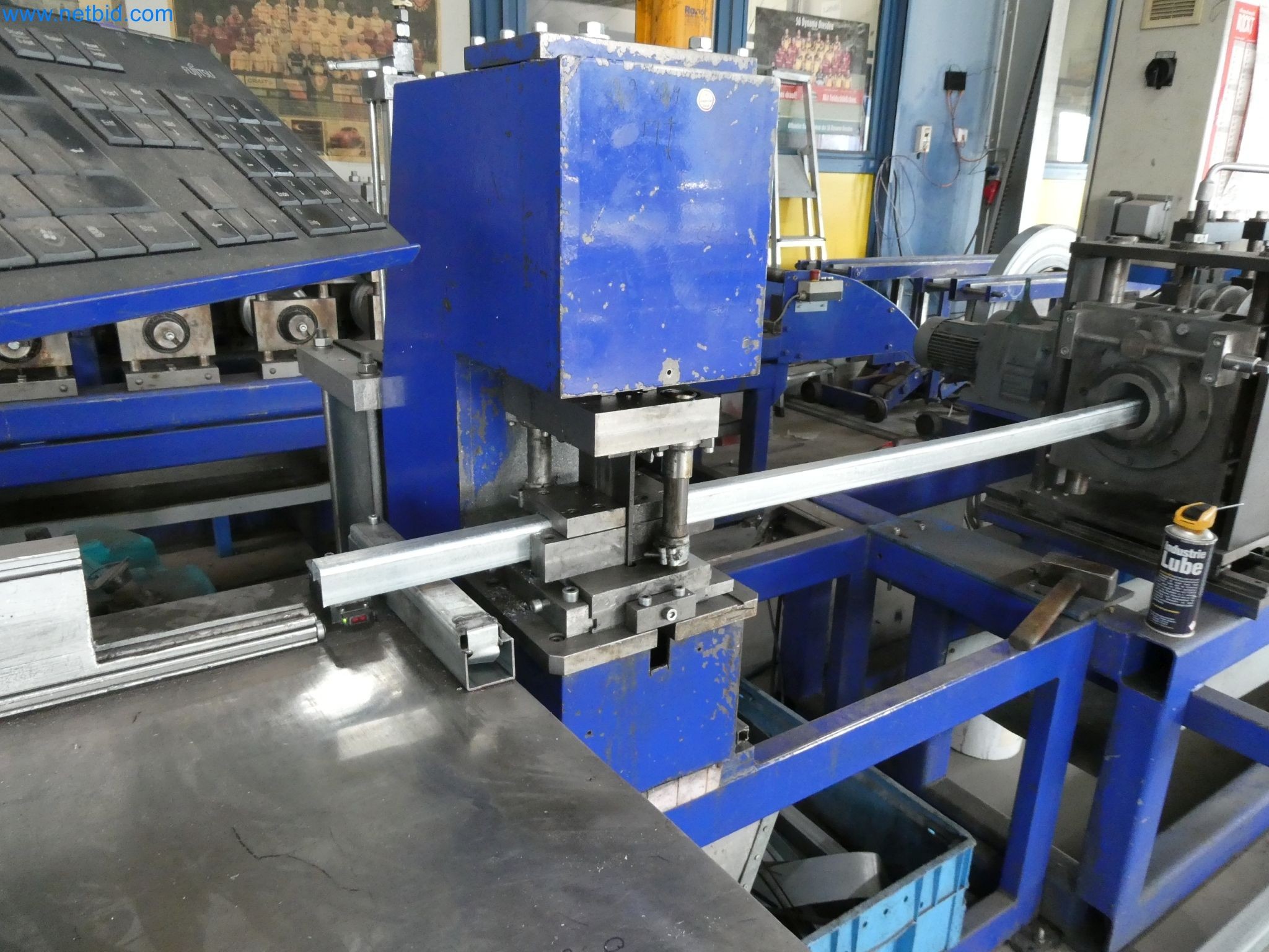 Machines pour la fabrication de fenêtres et de portes en plastique-7