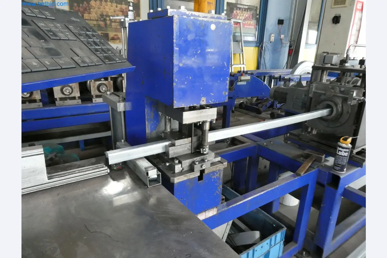Machines pour la fabrication de fenêtres et de portes en plastique-7