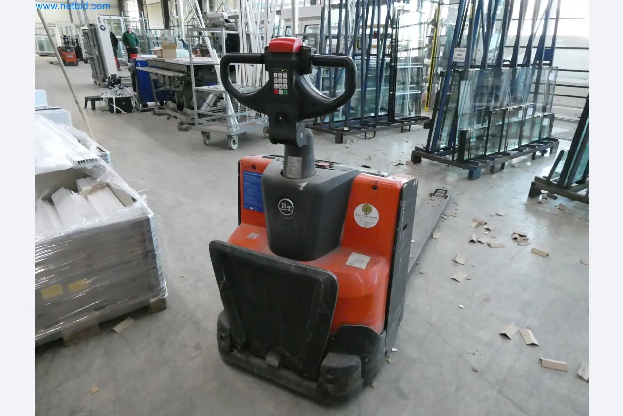 Machines pour la fabrication de fenêtres et de portes en plastique-1