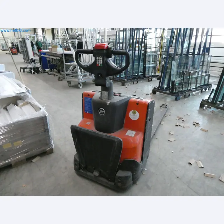 Machines pour la fabrication de fenêtres et de portes en plastique-1