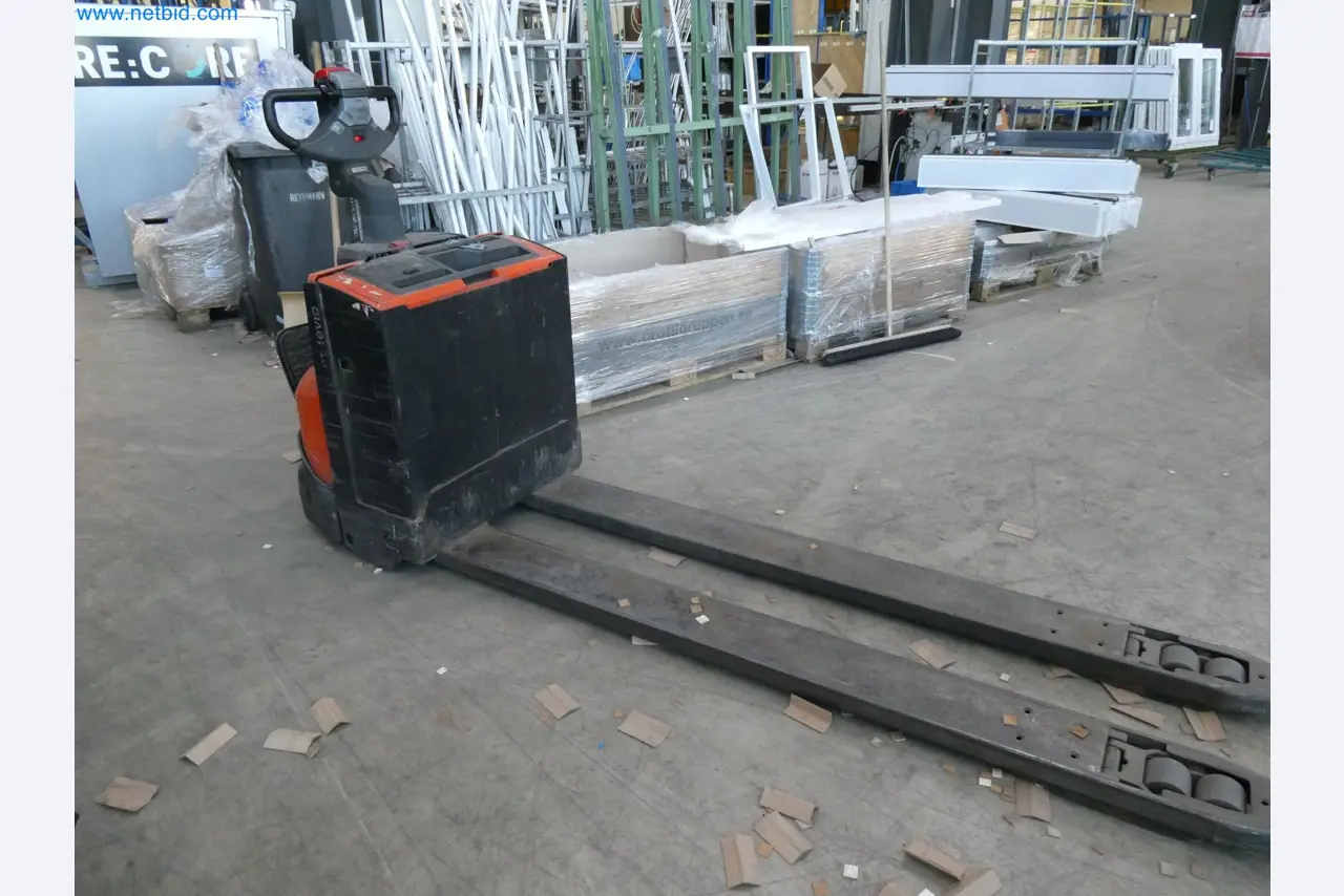 Machines pour la fabrication de fenêtres et de portes en plastique-3