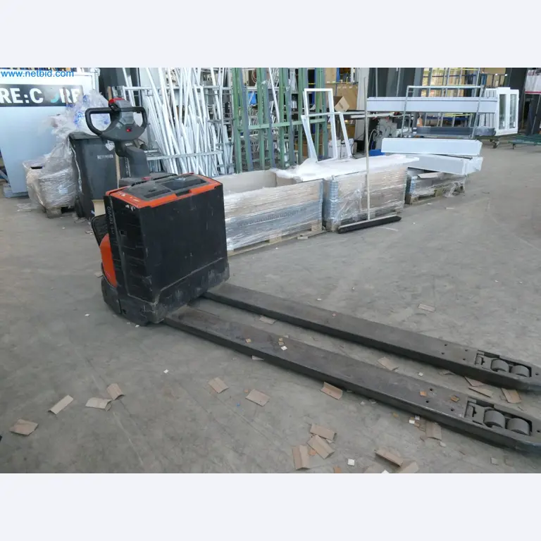 Machines pour la fabrication de fenêtres et de portes en plastique-3