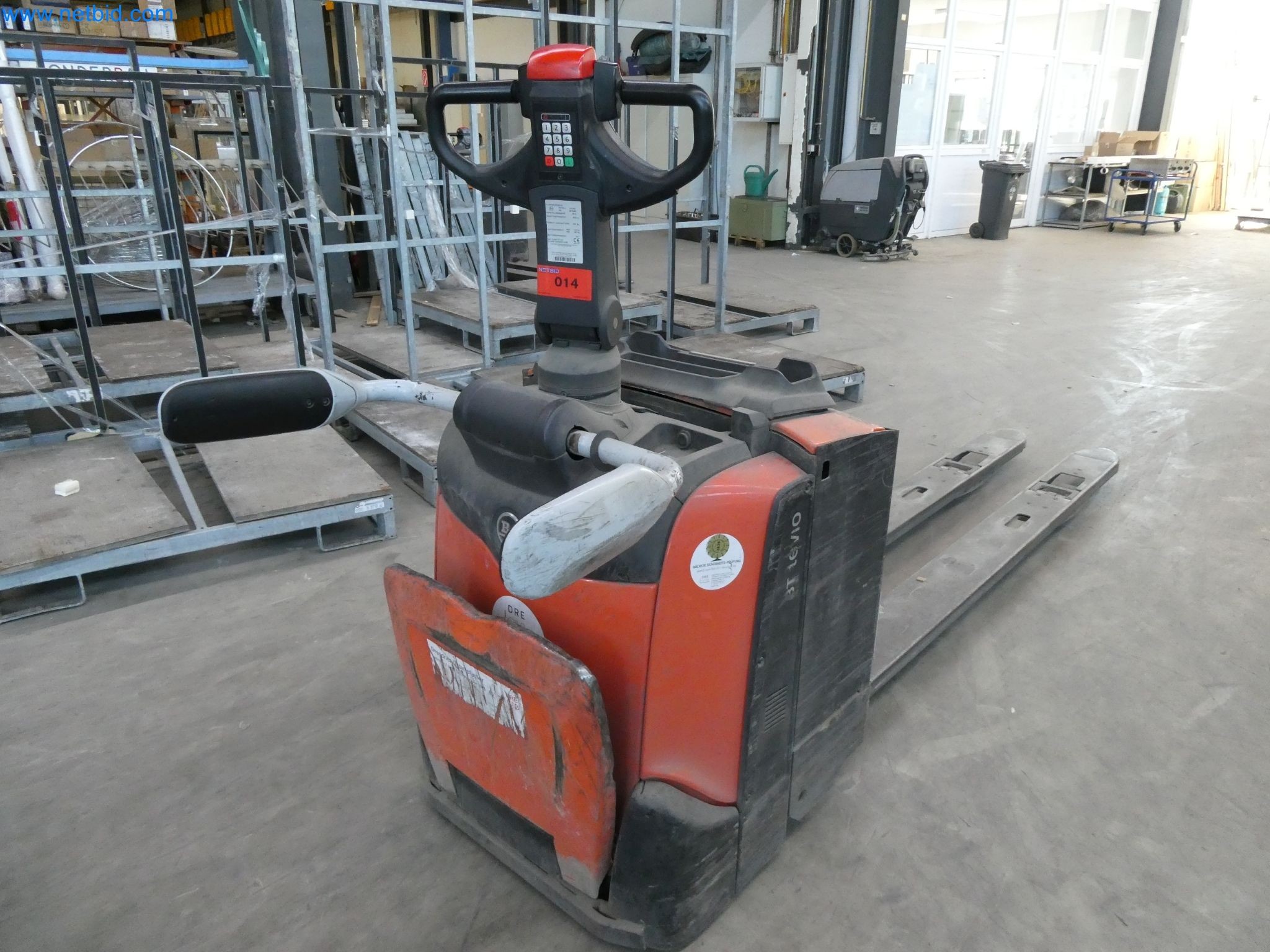Machines pour la fabrication de fenêtres et de portes en plastique-1