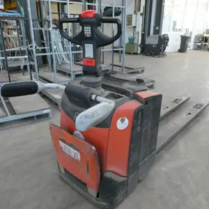 Transpalettes à plate-forme surbaissée à conducteur porté Toyota LPE250