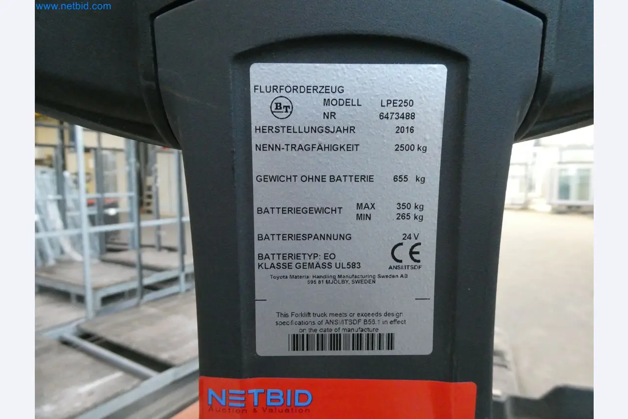 Machines pour la fabrication de fenêtres et de portes en plastique-2