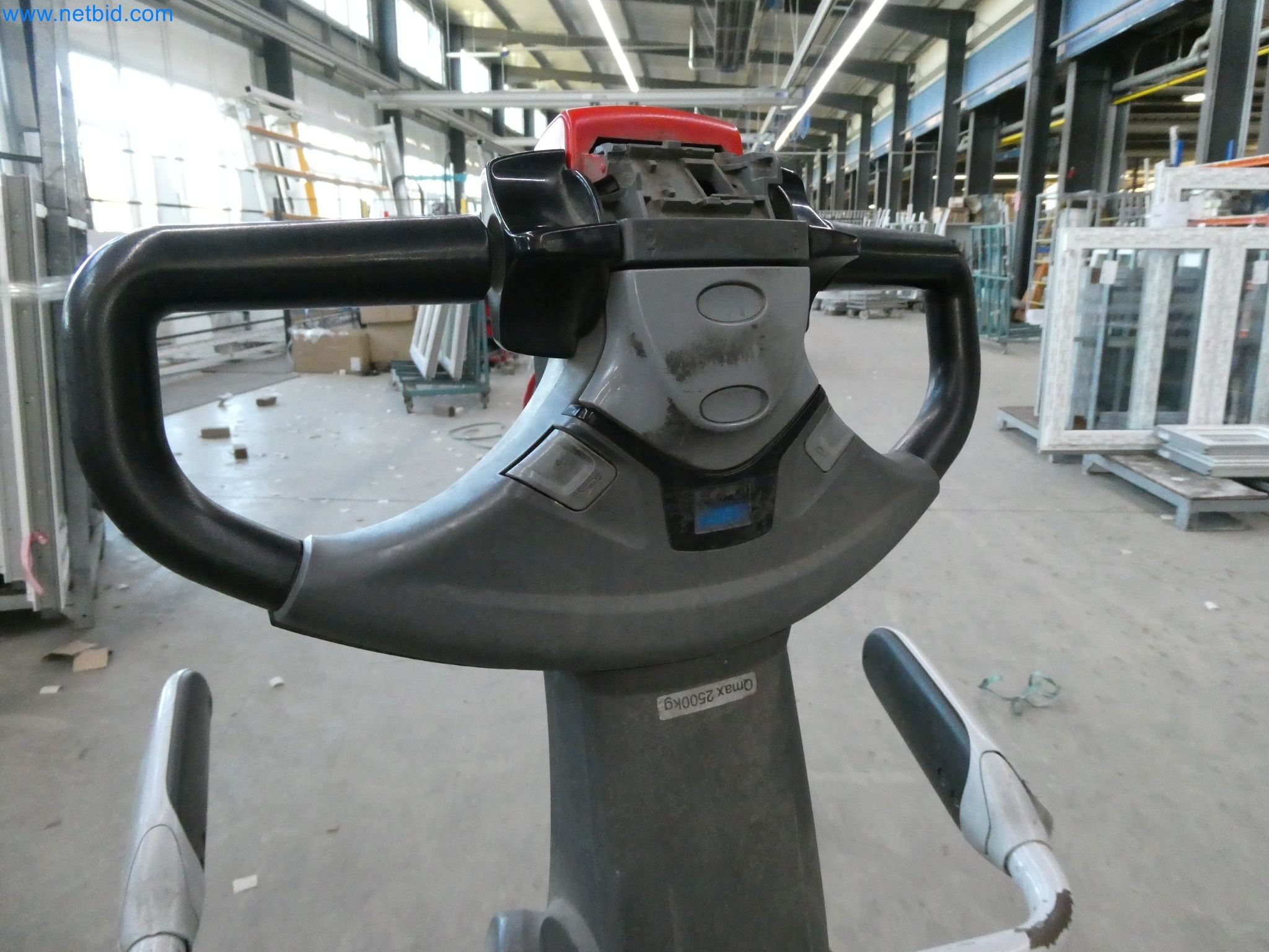 Machines pour la fabrication de fenêtres et de portes en plastique-3