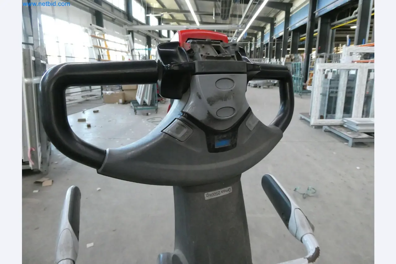 Machines pour la fabrication de fenêtres et de portes en plastique-3