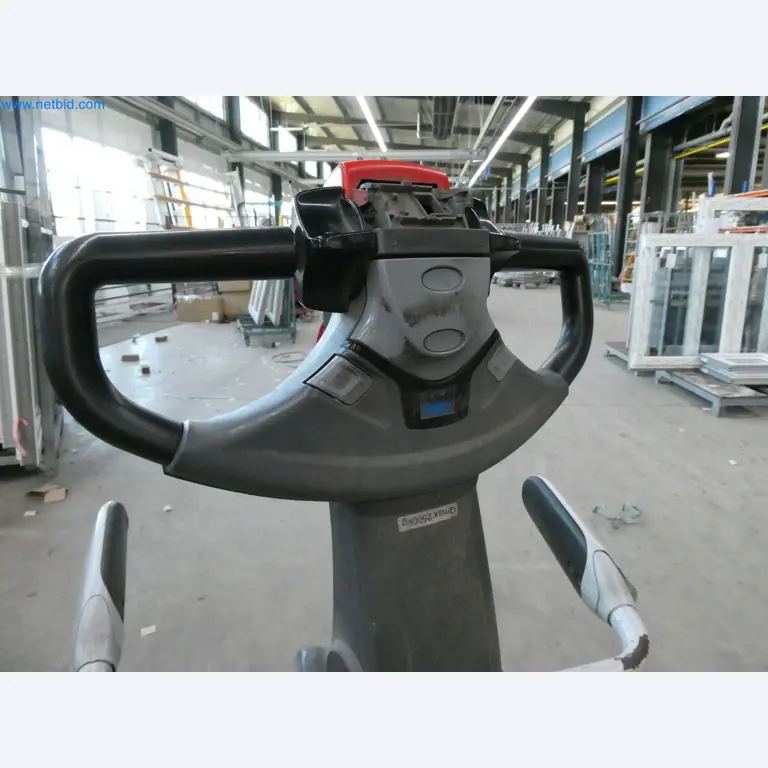 Machines pour la fabrication de fenêtres et de portes en plastique-3