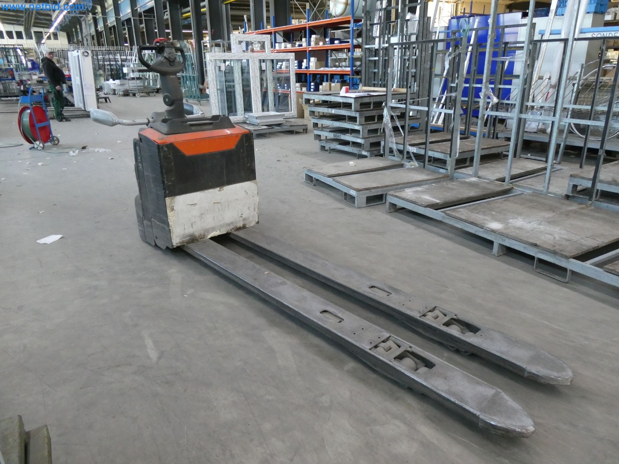 Machines pour la fabrication de fenêtres et de portes en plastique-5