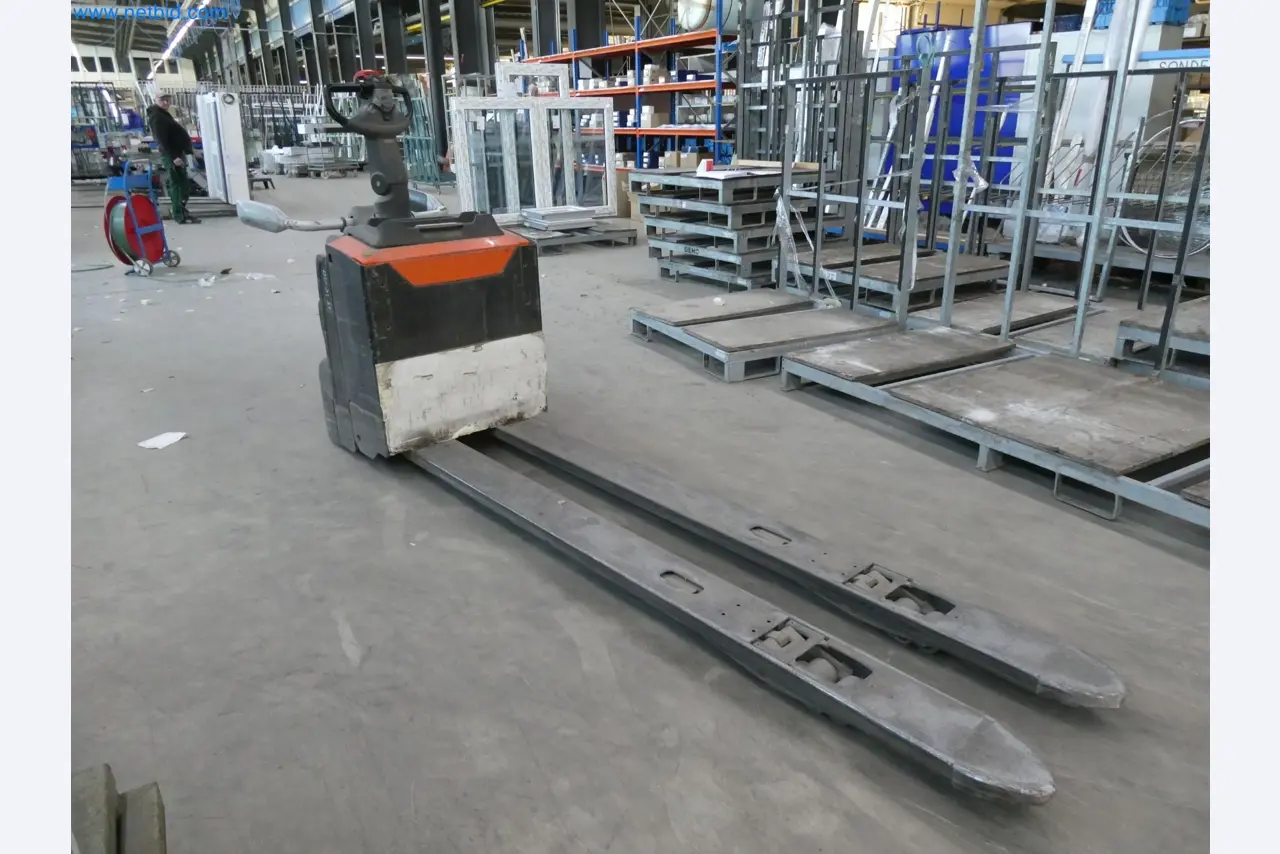 Machines pour la fabrication de fenêtres et de portes en plastique-5