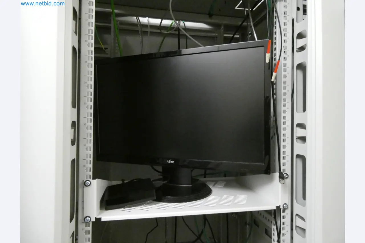 Stroje na výrobu plastových oken a dveří-3